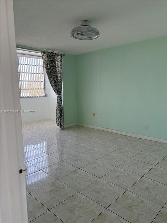 For Sale: $135,000 (1 beds, 1 baths, 750 Square Feet)