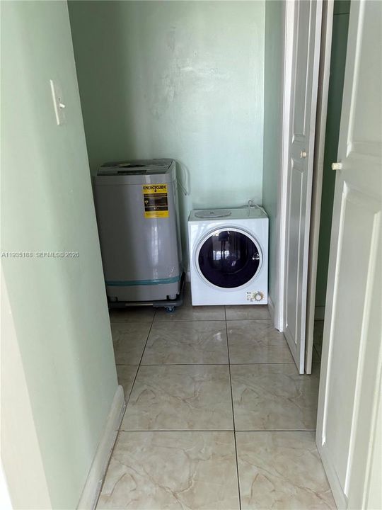 For Sale: $135,000 (1 beds, 1 baths, 750 Square Feet)