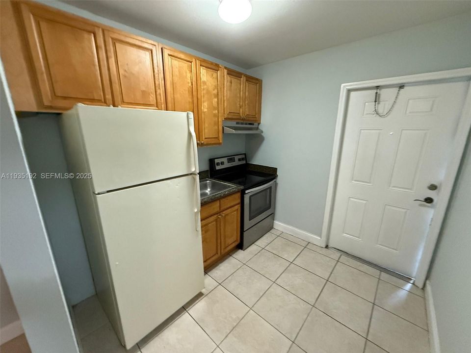 For Rent: $1,400 (1 beds, 1 baths, 416 Square Feet)