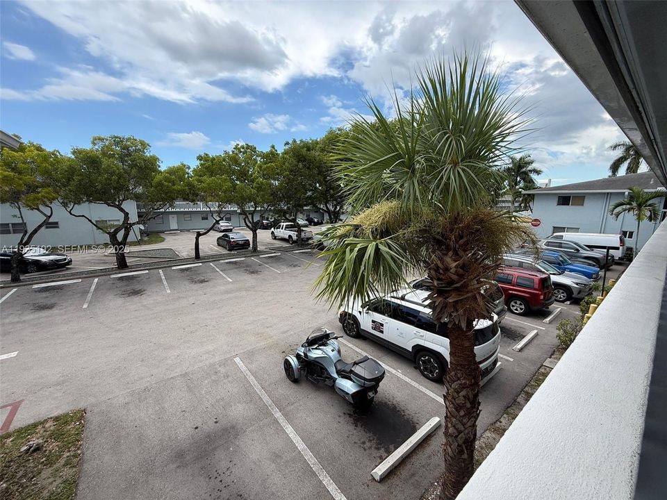 For Rent: $1,400 (1 beds, 1 baths, 416 Square Feet)