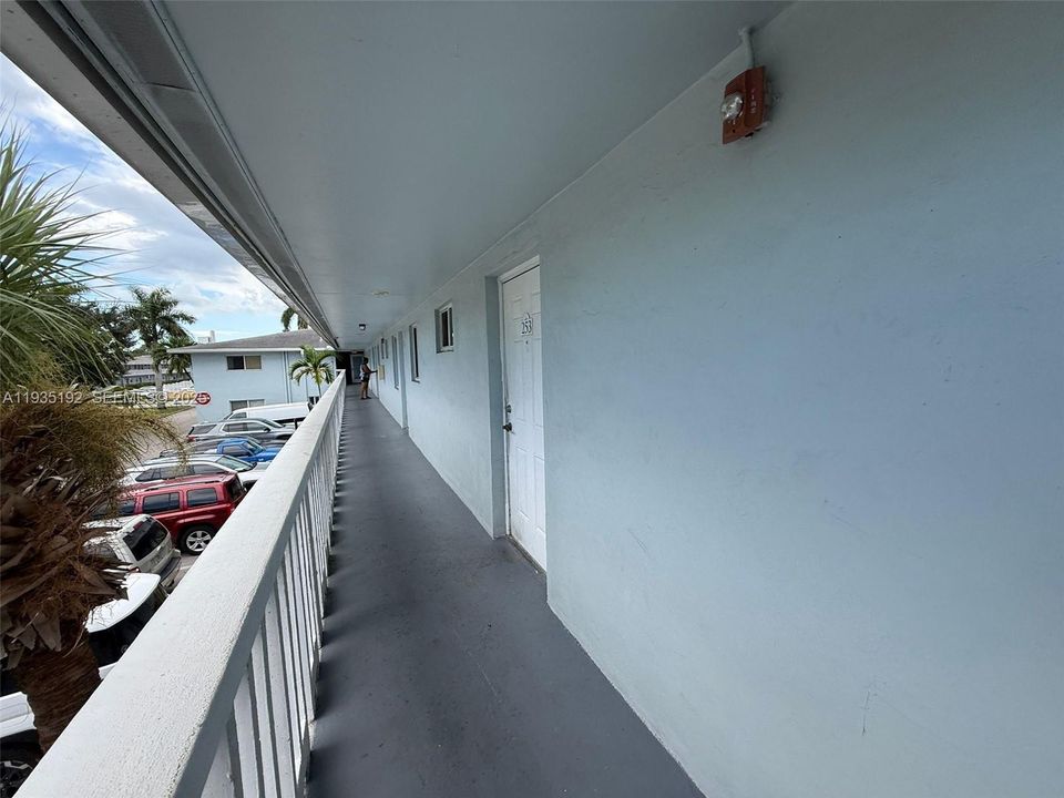 For Rent: $1,400 (1 beds, 1 baths, 416 Square Feet)