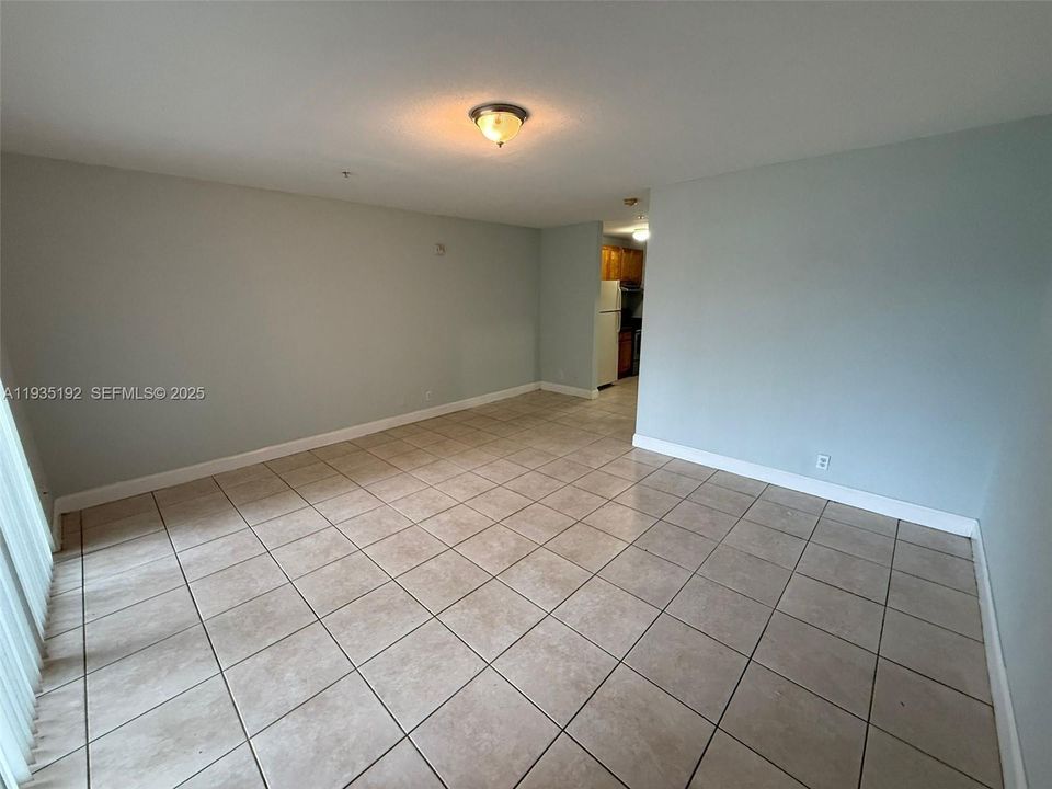 For Rent: $1,400 (1 beds, 1 baths, 416 Square Feet)