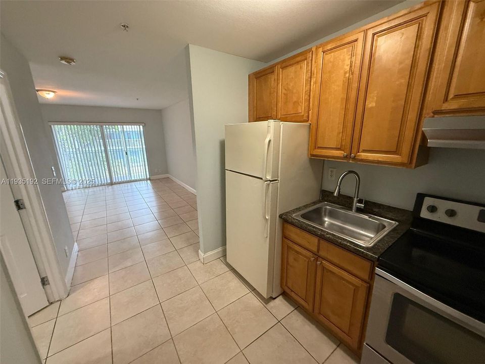 For Rent: $1,400 (1 beds, 1 baths, 416 Square Feet)