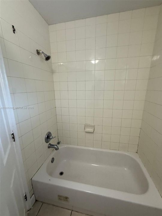 For Rent: $1,400 (1 beds, 1 baths, 416 Square Feet)