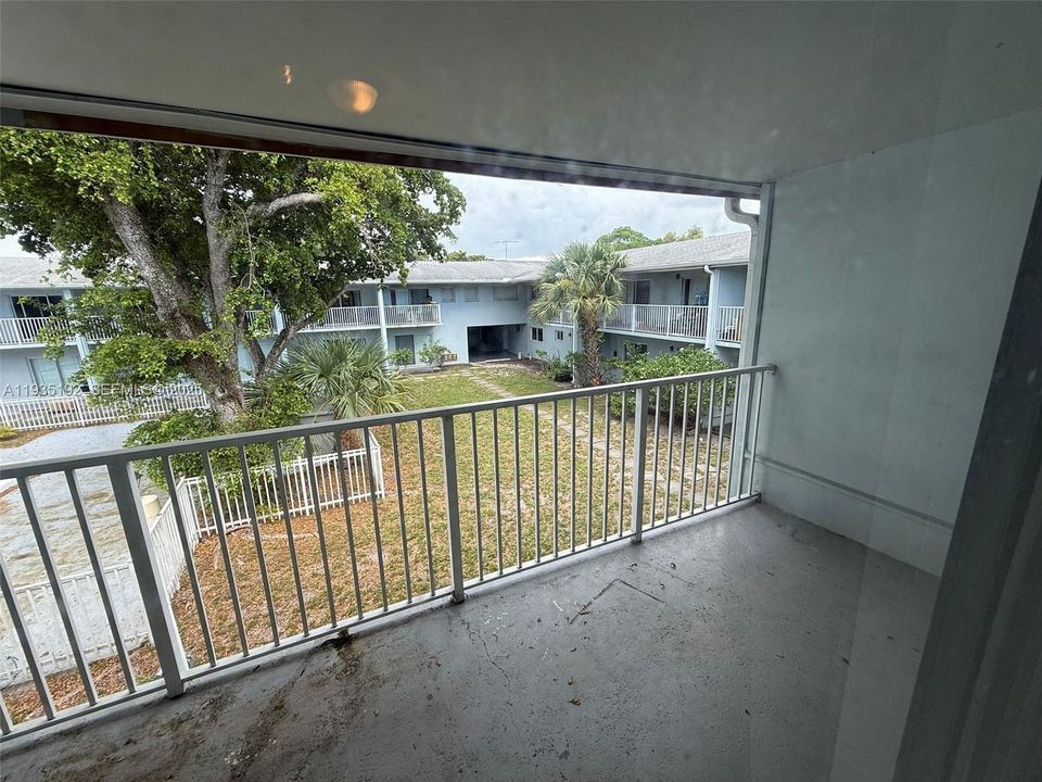 For Rent: $1,400 (1 beds, 1 baths, 416 Square Feet)