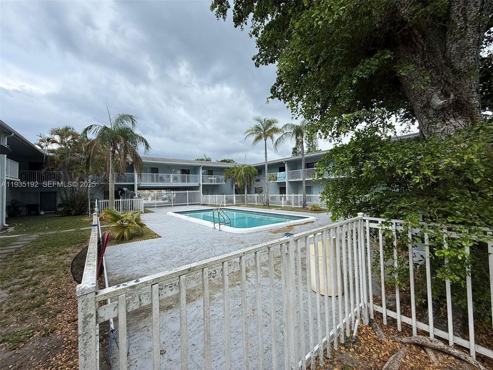 For Rent: $1,400 (1 beds, 1 baths, 416 Square Feet)