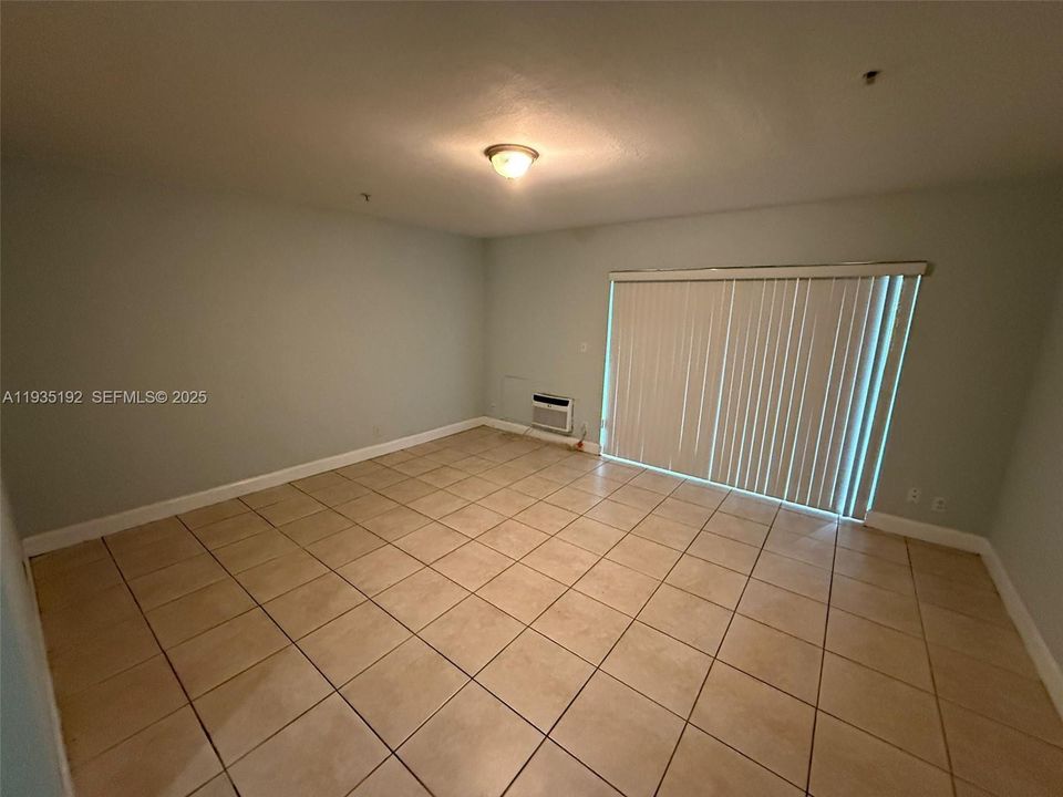 For Rent: $1,400 (1 beds, 1 baths, 416 Square Feet)