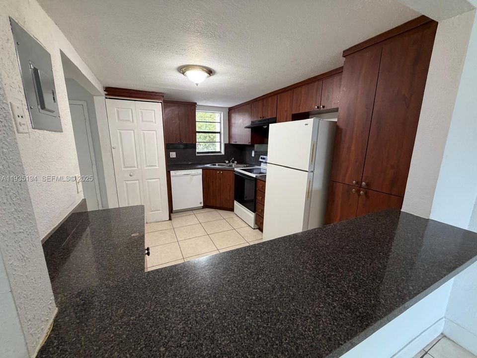 В аренду: $2,150 (3 спален, 2 ванн, 1440 Квадратных фут)