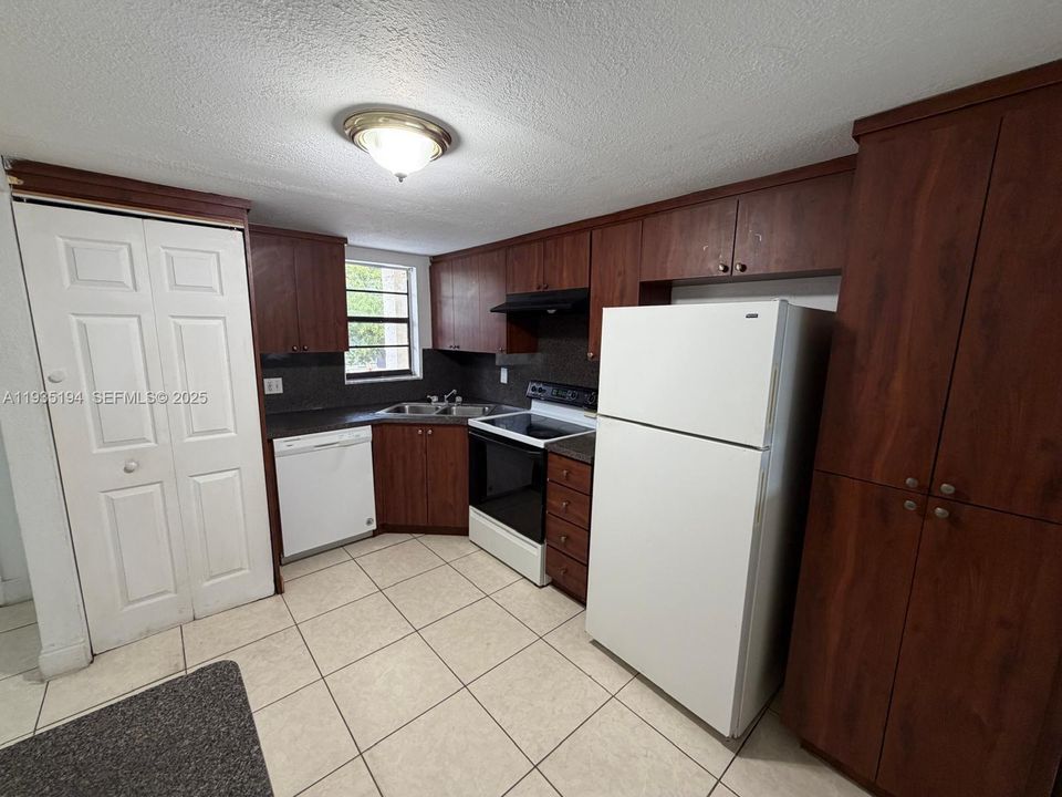 В аренду: $2,150 (3 спален, 2 ванн, 1440 Квадратных фут)