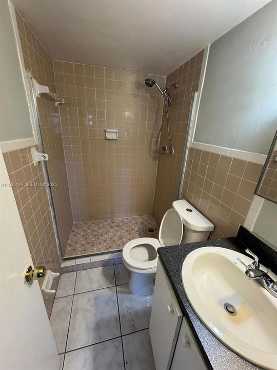 For Rent: $2,000 (2 beds, 2 baths, 875 Square Feet)