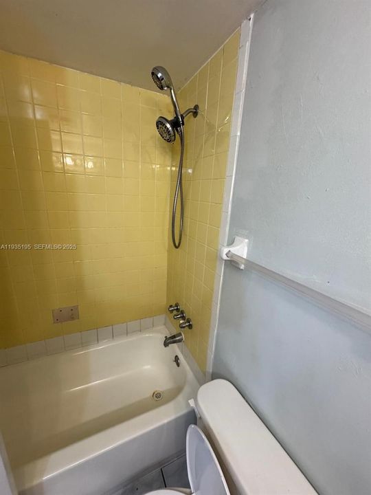 For Rent: $2,000 (2 beds, 2 baths, 875 Square Feet)