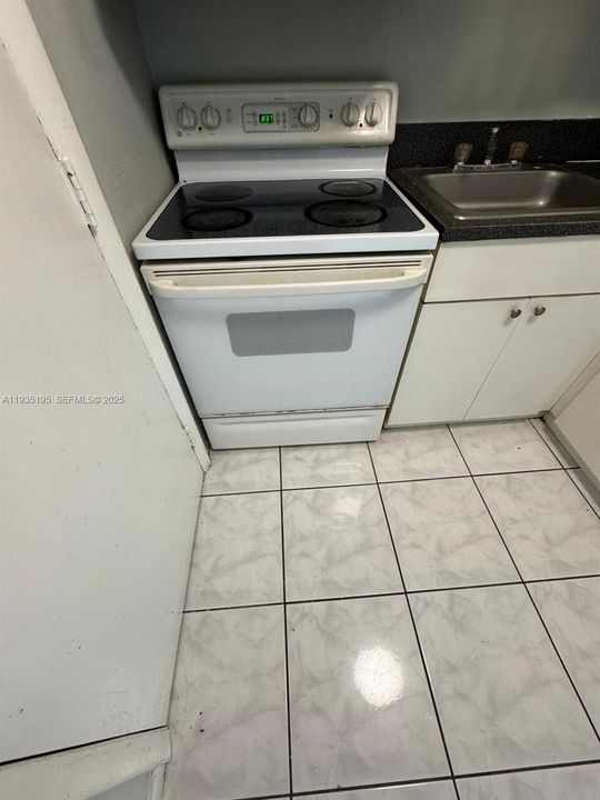 For Rent: $2,000 (2 beds, 2 baths, 875 Square Feet)