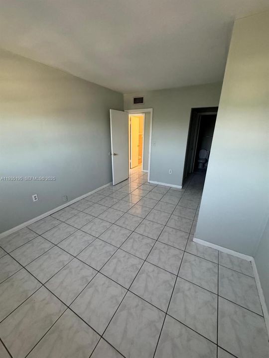 For Rent: $2,000 (2 beds, 2 baths, 875 Square Feet)