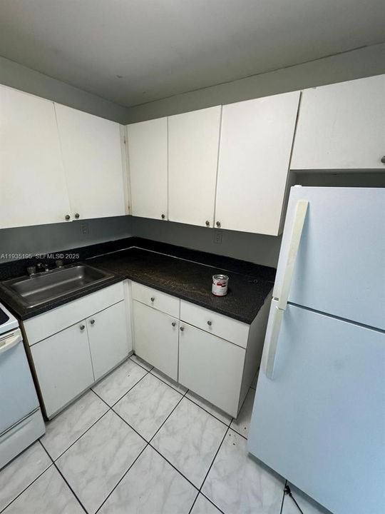 For Rent: $2,000 (2 beds, 2 baths, 875 Square Feet)