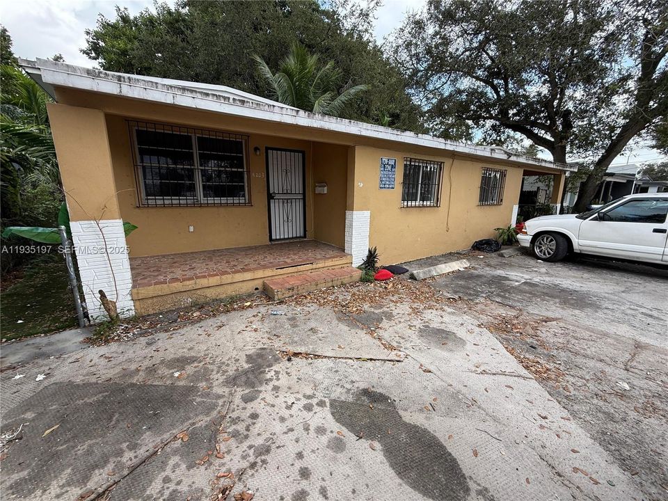 出租: $2,600 (3 贝兹, 2 浴室, 2580 平方英尺)