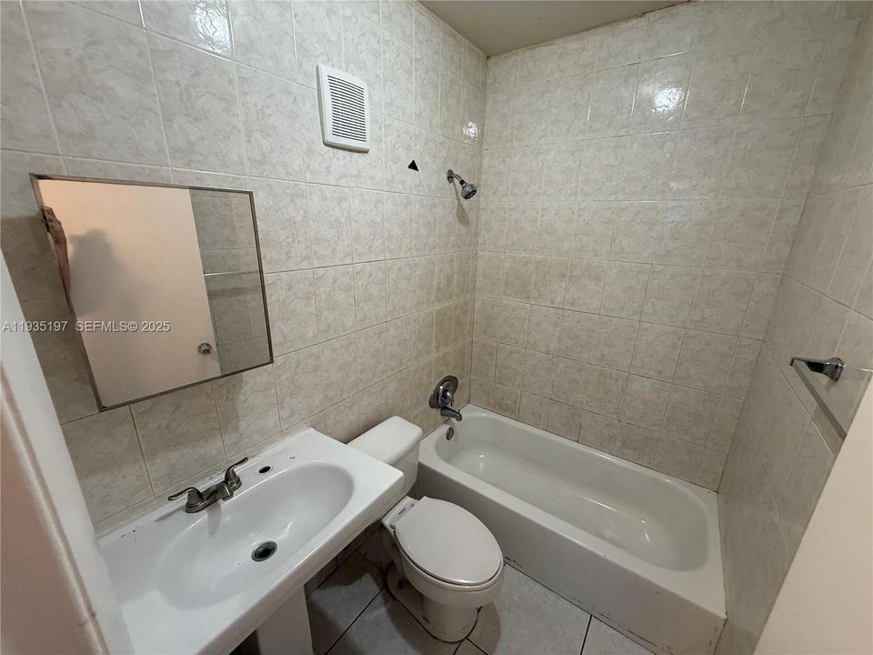 出租: $2,600 (3 贝兹, 2 浴室, 2580 平方英尺)