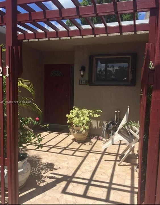 For Sale: $445,000 (3 beds, 2 baths, 1315 Square Feet)