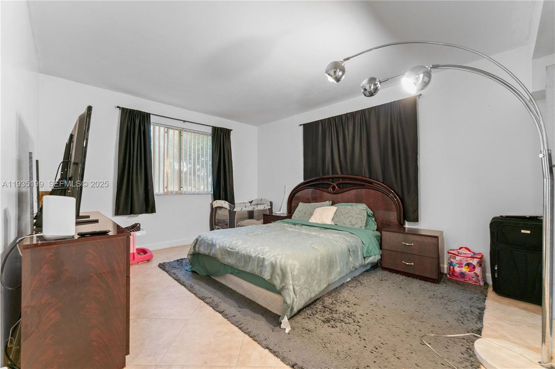 待售: $219,900 (2 贝兹, 1 浴室, 1160 平方英尺)