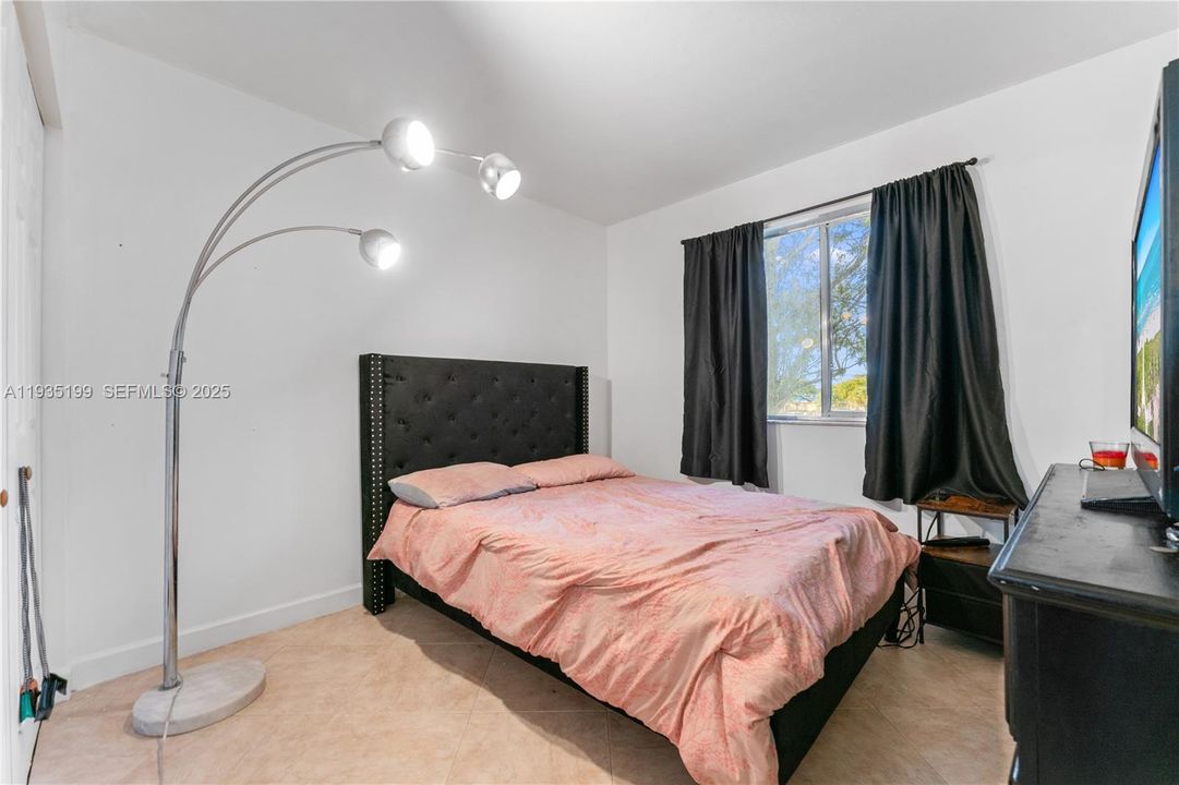 待售: $219,900 (2 贝兹, 1 浴室, 1160 平方英尺)