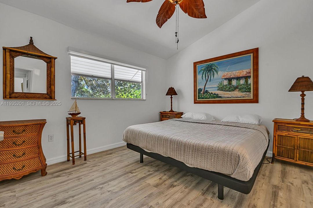 For Sale: $819,000 (2 beds, 1 baths, 875 Square Feet)