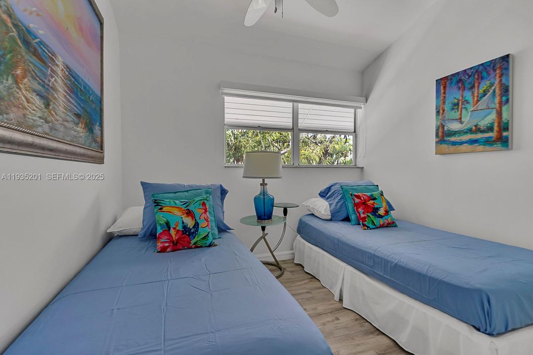 For Sale: $819,000 (2 beds, 1 baths, 875 Square Feet)