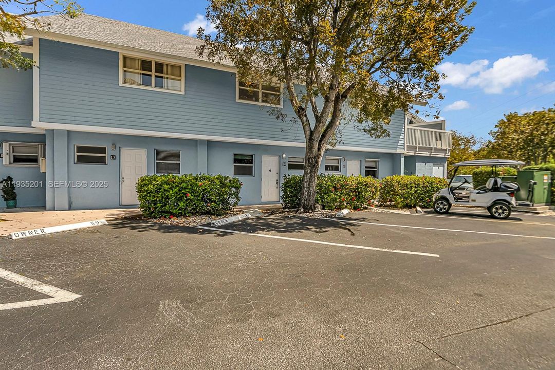 For Sale: $819,000 (2 beds, 1 baths, 875 Square Feet)