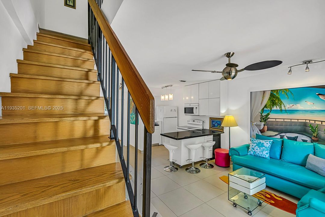 For Sale: $819,000 (2 beds, 1 baths, 875 Square Feet)