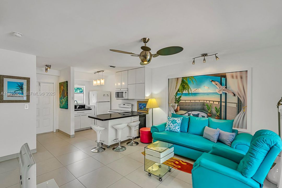 For Sale: $819,000 (2 beds, 1 baths, 875 Square Feet)