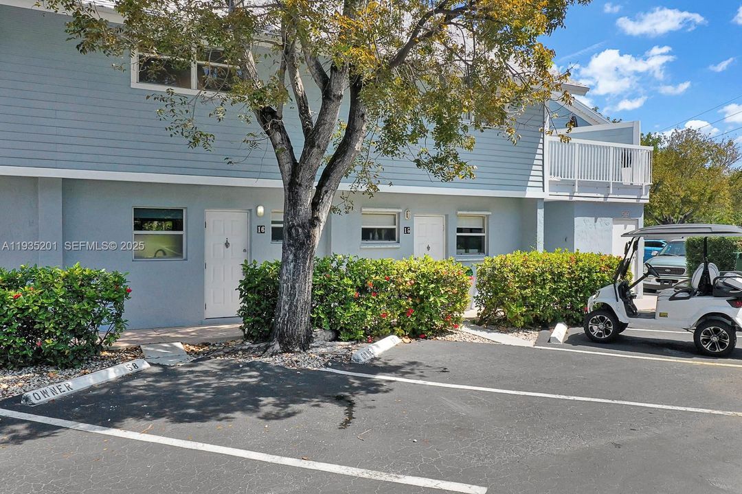 For Sale: $819,000 (2 beds, 1 baths, 875 Square Feet)