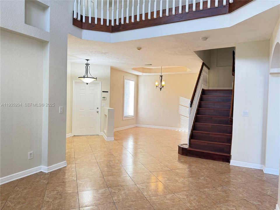 出租: $3,850 (4 贝兹, 2 浴室, 2244 平方英尺)