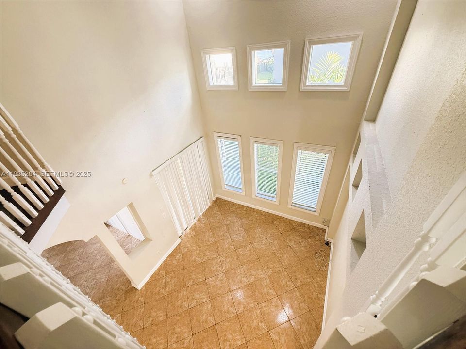 出租: $3,850 (4 贝兹, 2 浴室, 2244 平方英尺)