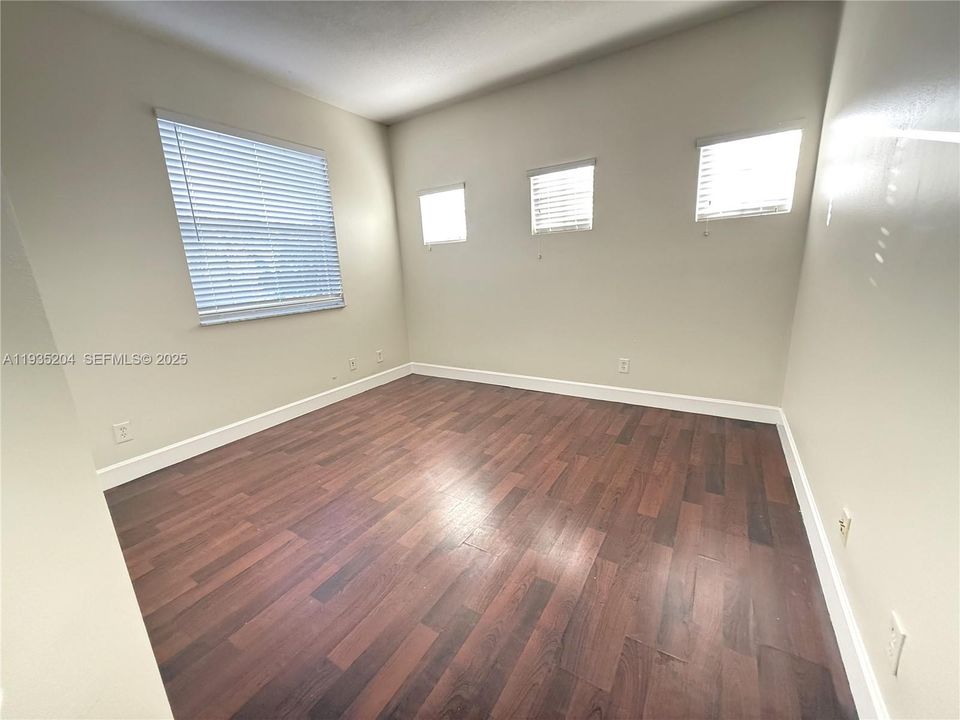 出租: $3,850 (4 贝兹, 2 浴室, 2244 平方英尺)