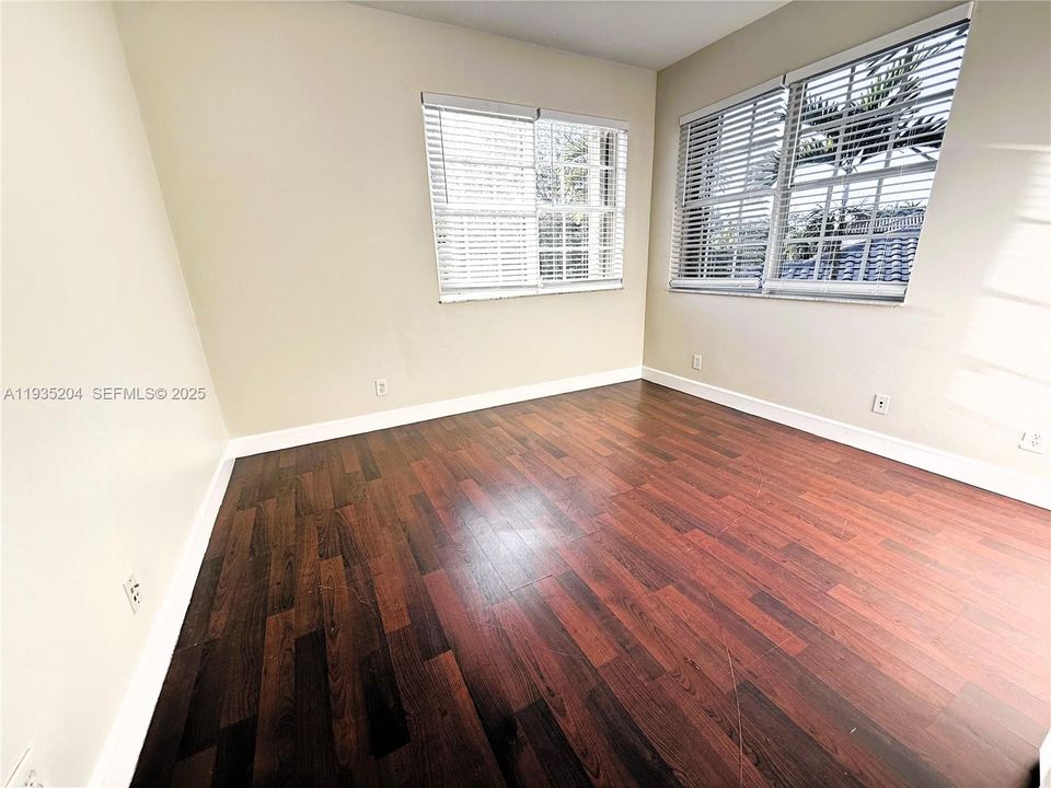 出租: $3,850 (4 贝兹, 2 浴室, 2244 平方英尺)