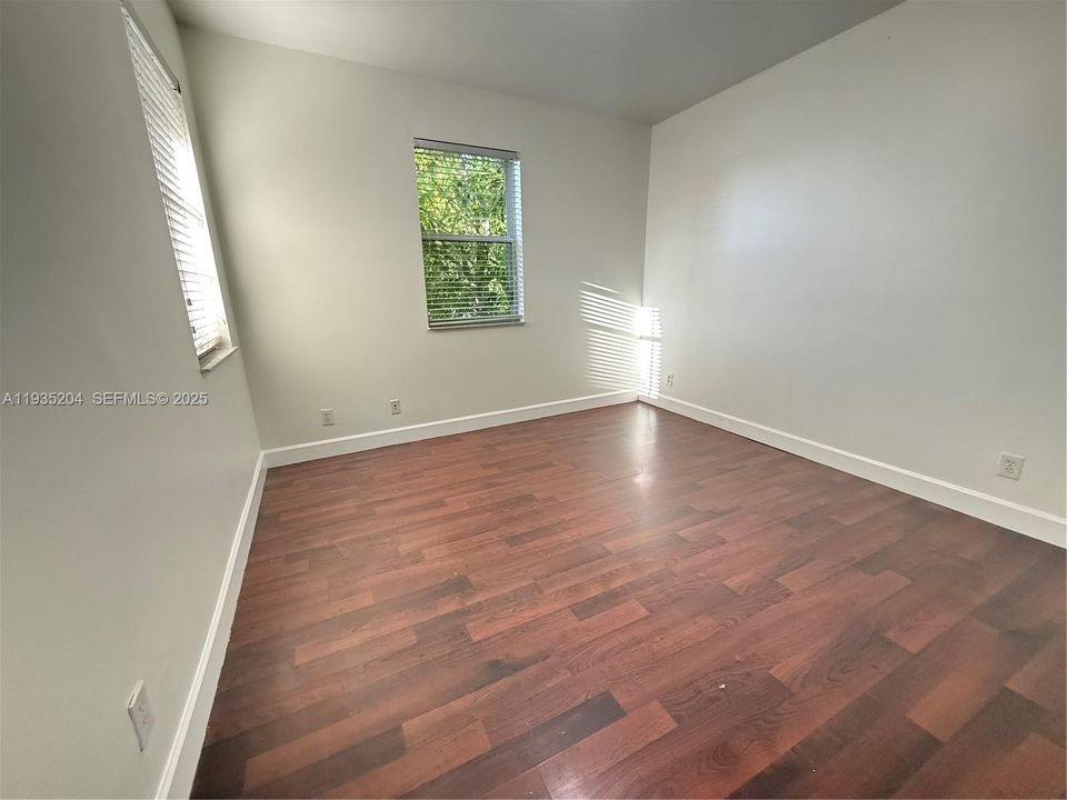 出租: $3,850 (4 贝兹, 2 浴室, 2244 平方英尺)