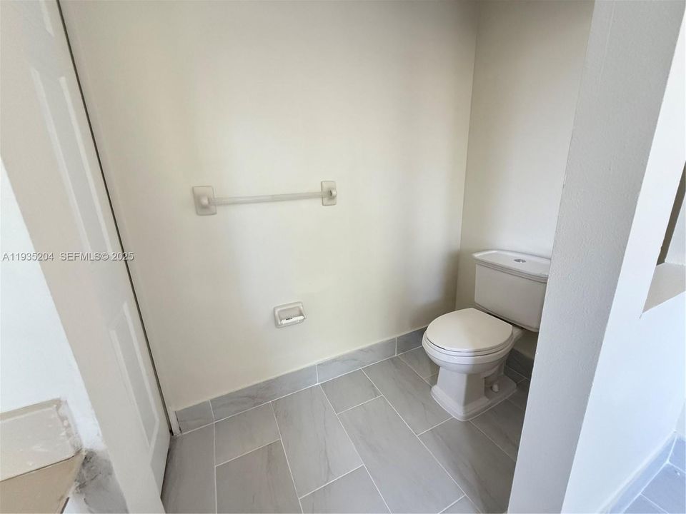 出租: $3,850 (4 贝兹, 2 浴室, 2244 平方英尺)