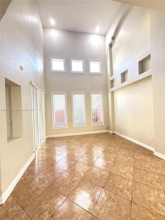 出租: $3,850 (4 贝兹, 2 浴室, 2244 平方英尺)