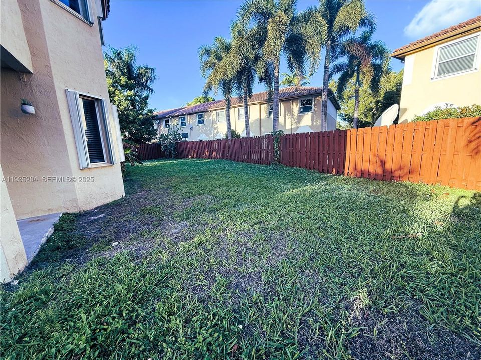 出租: $3,850 (4 贝兹, 2 浴室, 2244 平方英尺)