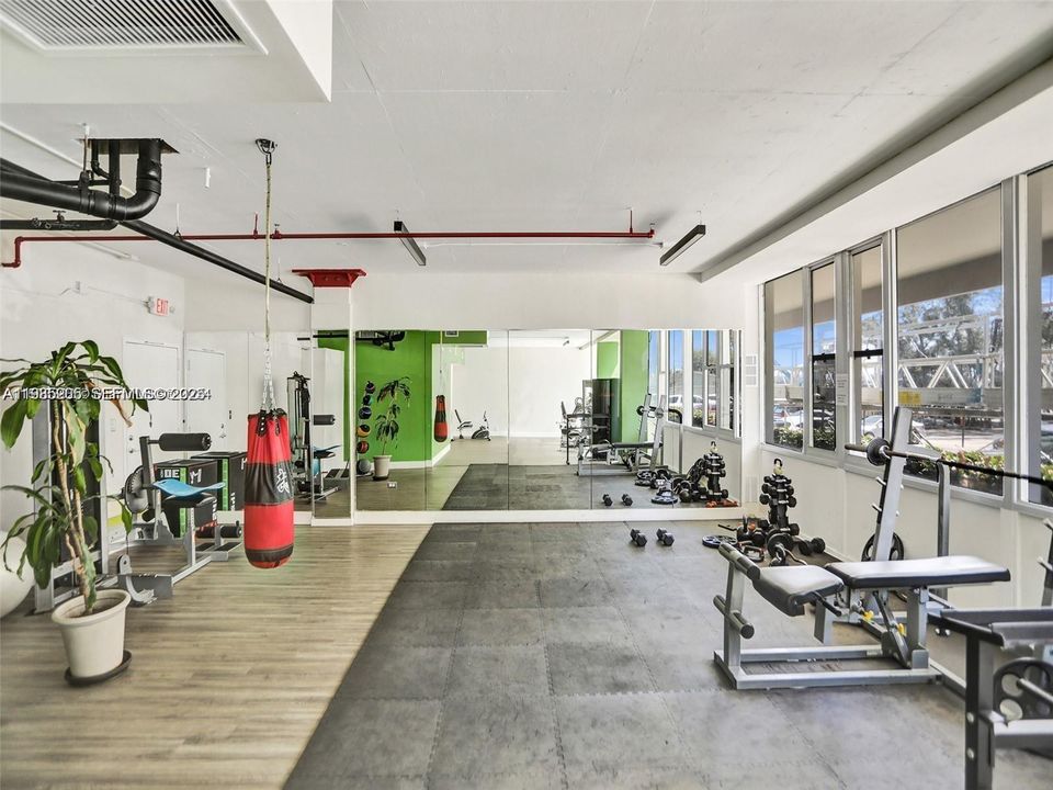 出租: $4,000 (3 贝兹, 2 浴室, 1302 平方英尺)