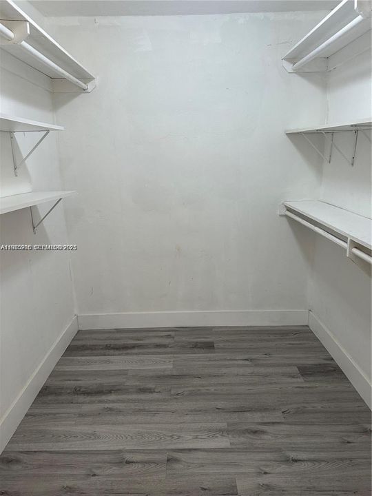 出租: $4,000 (3 贝兹, 2 浴室, 1302 平方英尺)