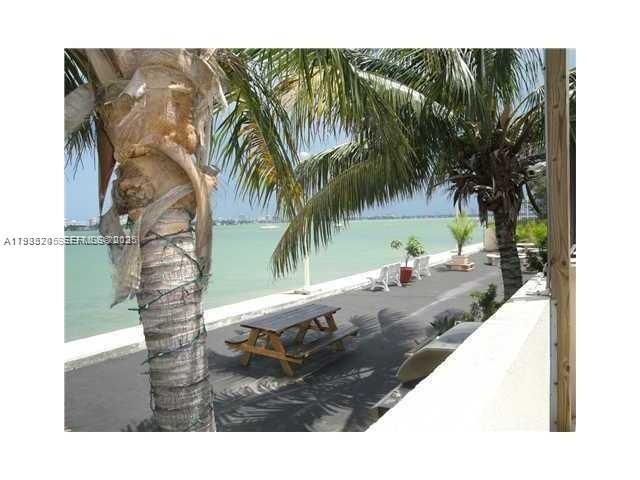 出租: $4,000 (3 贝兹, 2 浴室, 1302 平方英尺)