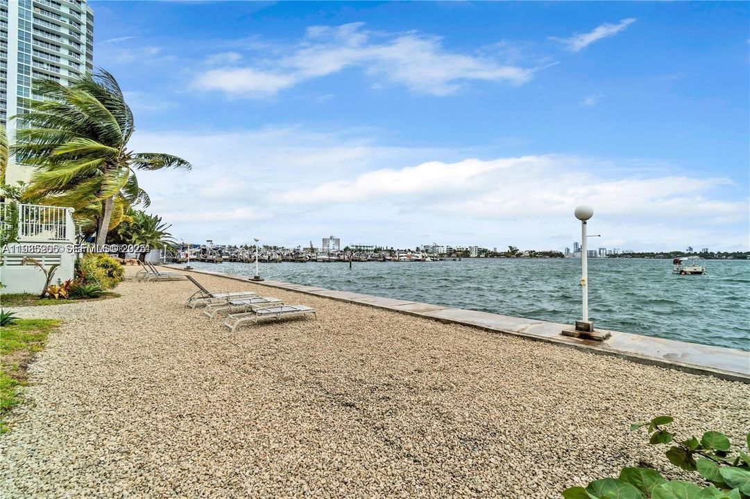 出租: $4,000 (3 贝兹, 2 浴室, 1302 平方英尺)