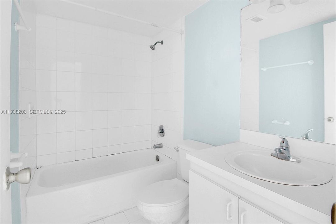 En Venta: $235,000 (2 camas, 2 baños, 870 Pies cuadrados)