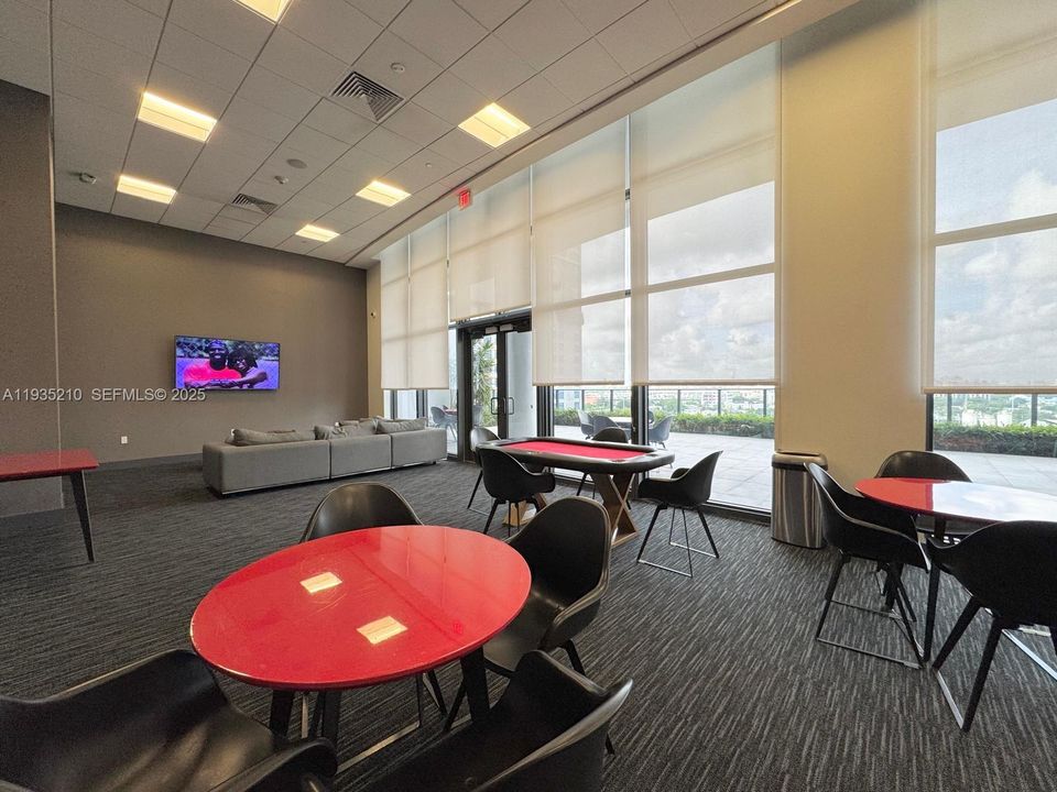 For Rent: $4,650 (2 beds, 2 baths, 1040 Square Feet)