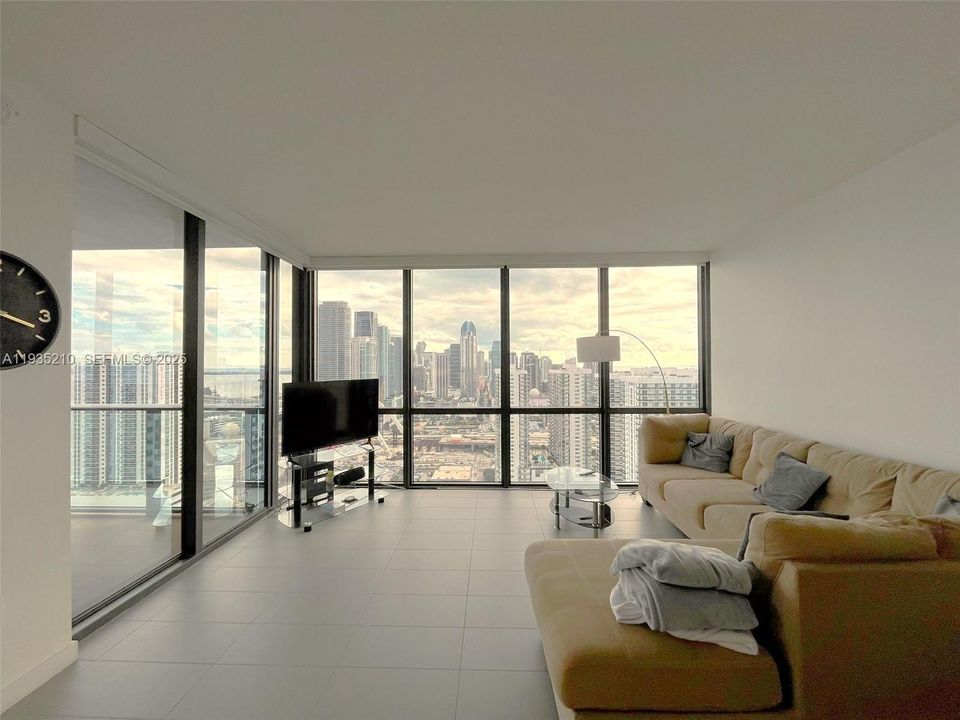 For Rent: $4,650 (2 beds, 2 baths, 1040 Square Feet)