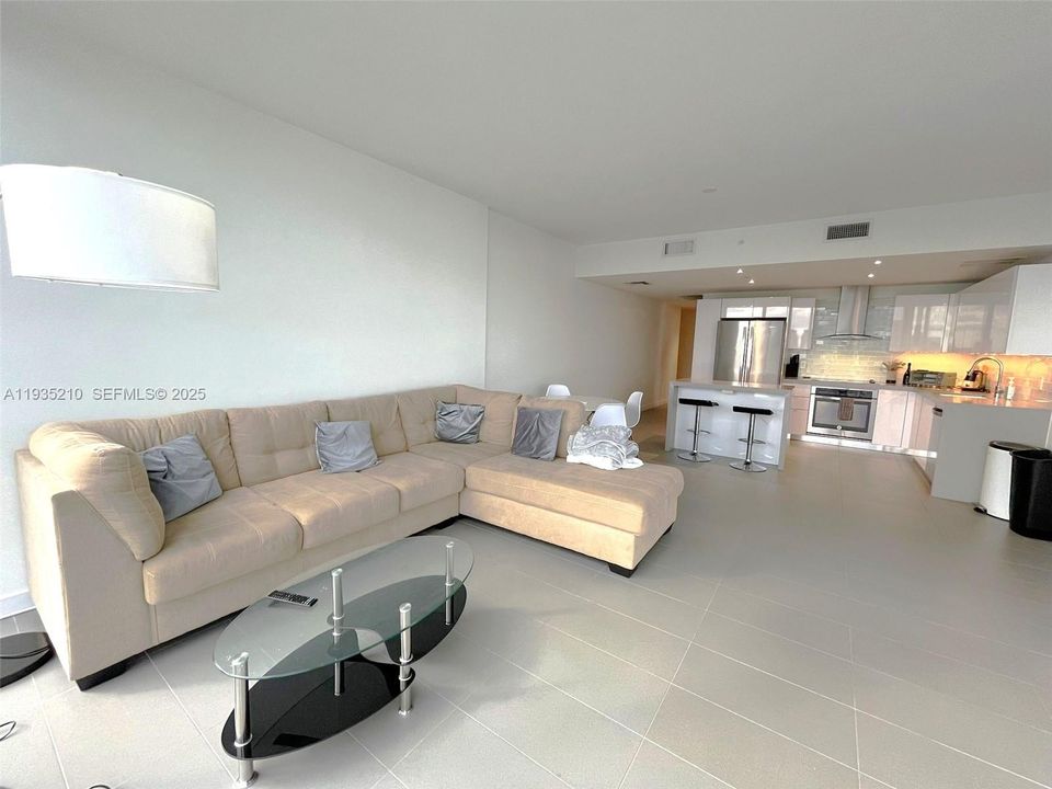 For Rent: $4,650 (2 beds, 2 baths, 1040 Square Feet)