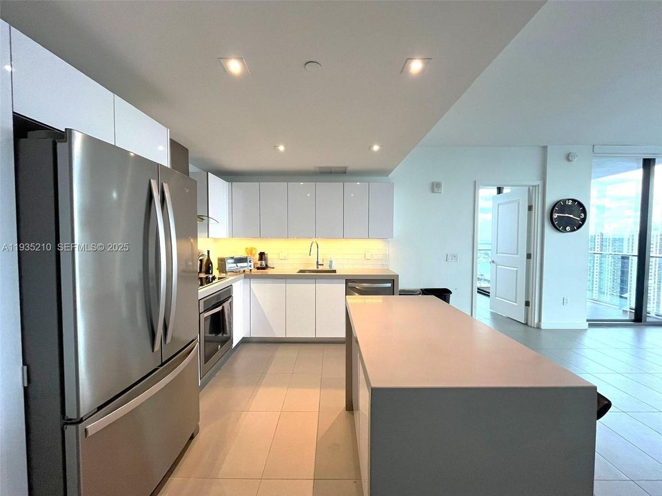 For Rent: $4,650 (2 beds, 2 baths, 1040 Square Feet)