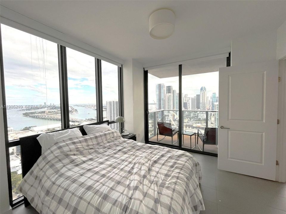 For Rent: $4,650 (2 beds, 2 baths, 1040 Square Feet)