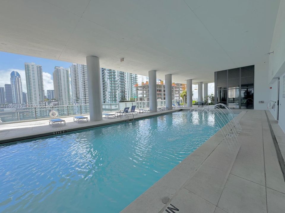 For Rent: $4,650 (2 beds, 2 baths, 1040 Square Feet)