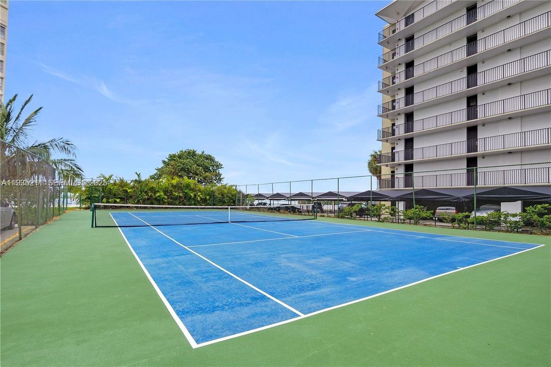 For Sale: $239,000 (0 beds, 1 baths, 580 Square Feet)