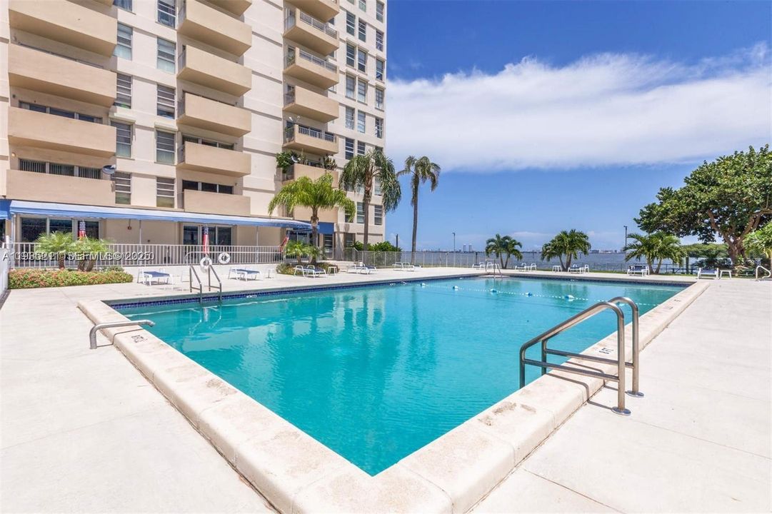 For Sale: $239,000 (0 beds, 1 baths, 580 Square Feet)